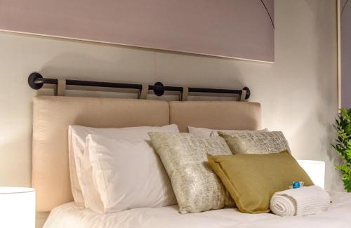 Sandown Apartment | Lux Studio & Big Screen Bliss