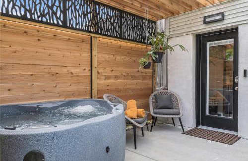 Aksarben - Elmwood Park Apartment | Lux Studio Oasis Hot Tub Cozy Heated Floors