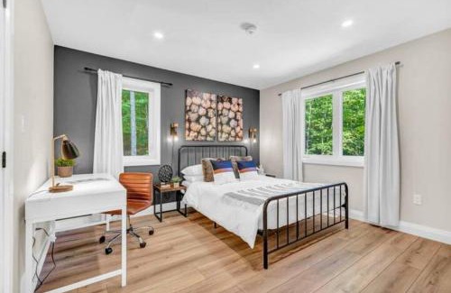 Dysart et al House | Lux Summer Getaway with Hot Tub, Sauna, EV charger