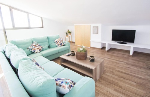 Sant Feliu de Codines Villa | Lux views and heated pool for 25 pax 35min to BCN