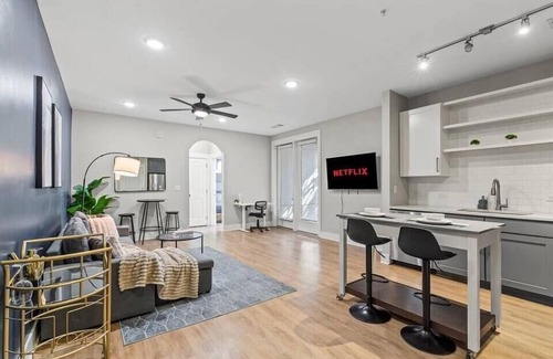 Charlotte Apartment | Luxe 1BR Suite Waverly Charlotte