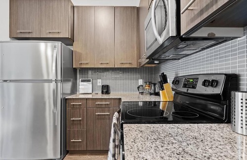 Leander Apartment | Luxe 2B/2B Getaway - Pool, Gym, Garage, Pet Wash