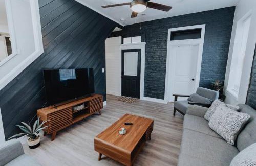 Soulard Apartment | Luxe 2BR Oasis Patio & Laundry Soulard