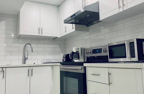 London House | Luxe 3-bedroom unit in North London, close to Masonville and Western University