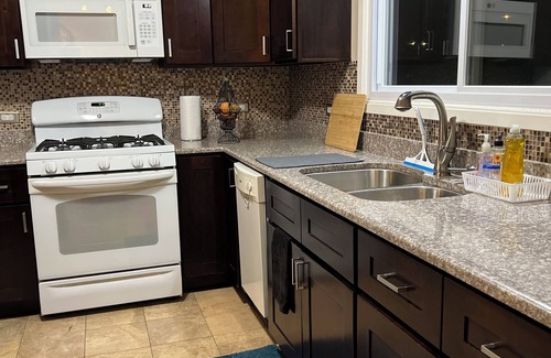 Westchester House | LUXE 3 BR, 2 BA + Hot Tub