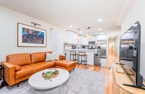 Newark House | LUXE 3BR Stay Free Parking Near NYC