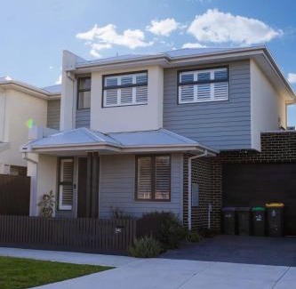 Altona North House | Luxe Altona Haven - Executive 3BR Family Townhouse