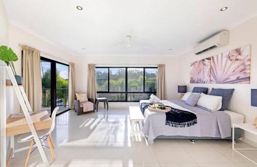 Bayview House | Luxe Bayview Oasis with Dream Waterfront Pool