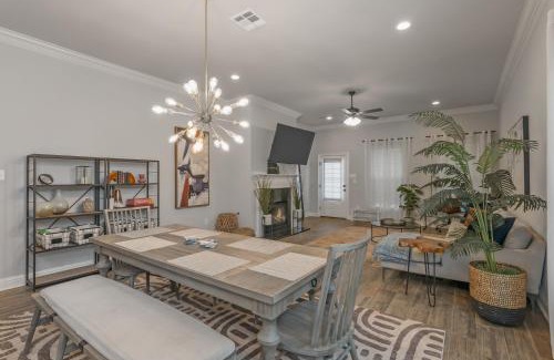 Broadmoor House | Luxe, Central, & Contemporary - A Modern Utopia! Tv in each room