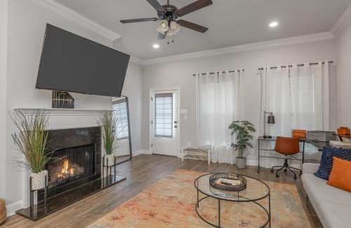 Broadmoor House | Luxe, Central, & Contemporary - A Modern Utopia! Tv in each room
