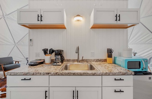 Capon Bridge Apartment | Luxe Dome w Hot Tub, King Bed, Full Bath & FirePit