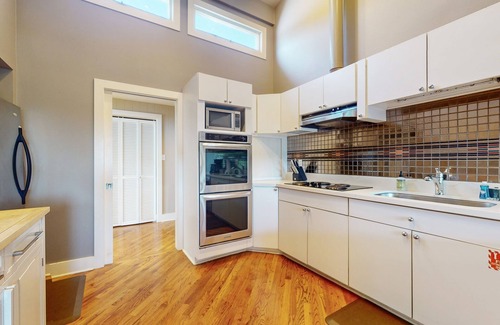 Lake Forest Park House | Luxe Home with patio & Cascade Mountain & lake views