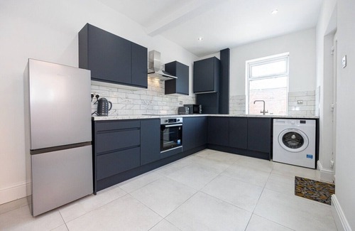 Bolton House | Luxe House with Games room & Cinema room - Sleeps 10