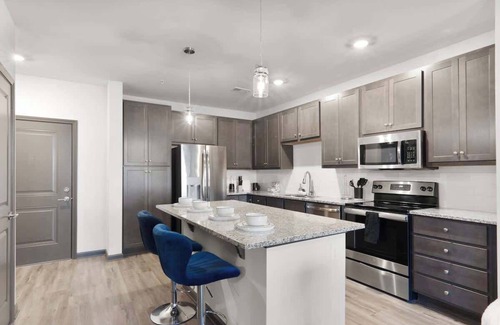 North Raleigh Apartment | Luxe King 3 Bedroom Suite in North Raleigh!