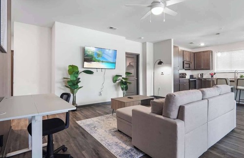 North Raleigh Apartment | Luxe King 3 Bedroom Suite in North Raleigh!
