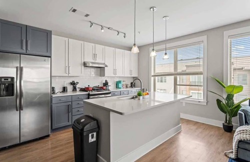 Charlotte Apartment | Luxe King 3BR in Waverly Charlotte!