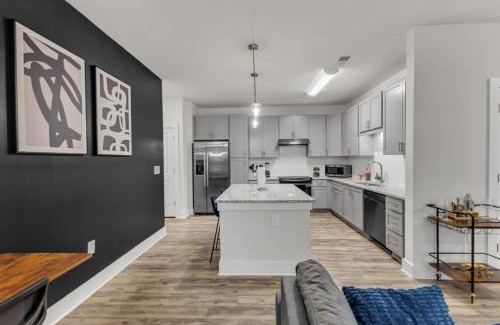 Hayes Apartment | Luxe King 3BR Suite Mins to Downtown Durham