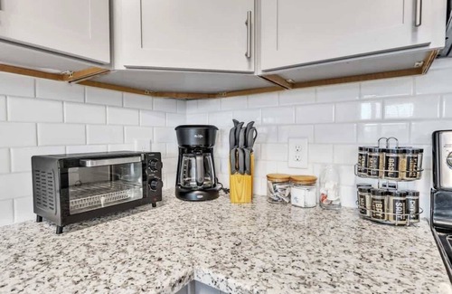 Hayes Apartment | Luxe King 3BR Suite to Downtown Durham!