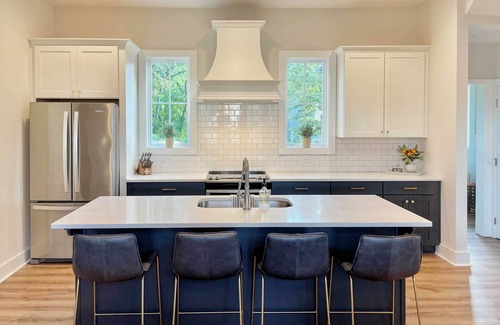 Dadeville House | Luxe Lakefront Getaway w/Porch + Water View!