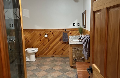 Ellenburg Depot Cabin | Luxe lakeside lodge w/private sauna and hot tub