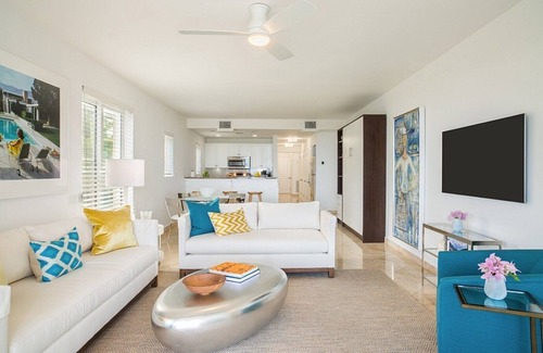 The Bight Condo | LUXE, LARGE ONE BEDROOM- DESIGNER'S PERSONAL OCEAN VIEW RETREAT, La Vista Azul