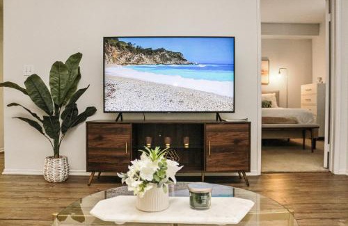 Del Rey Apartment | Luxe MDR apartment,Parking, Gym, Pool, jacuzzi,BBQ