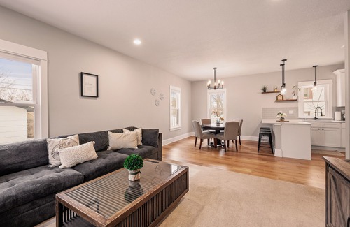 Macalester - Groveland House | ≪❈≫ Luxe Modern Farmhouse Retreat > St. Paul MN ~ Twin Cities <