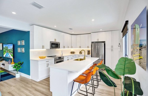 Lake Ridge House | Luxe-modern heated pool home near FTL Beach, Las Olas Blvd & Wilton Manors