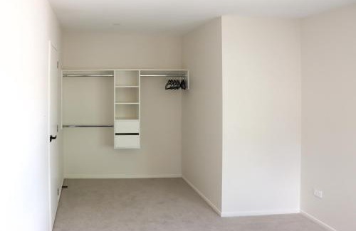 Mount Albert House | Luxe Modern Large Bedroom with Shared Kitchen and Amenities
