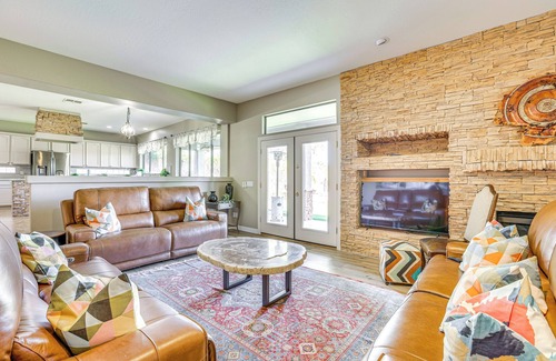 Carefree Crossing House | Luxe Mtn-View Mansion w/Hot Tub in Phoenix!