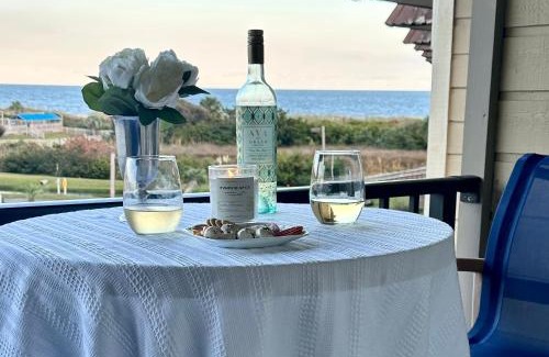 Folly Field Apartment | Luxe Oceanview - Balcony, Stunning Kitchen, 2-Min to Beach, Pool & Bar!