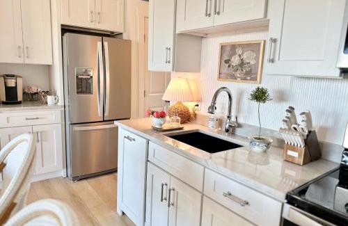 Folly Field Apartment | Luxe Oceanview - Balcony, Stunning Kitchen, 2-Min to Beach, Pool & Bar!