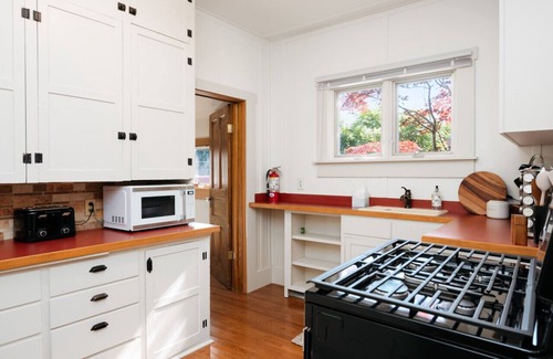Traverse City Apartment | Luxe on Front 4b2b downtown