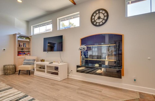 North Arroyo House | Luxe Pasadena Casita with Fireplace and Grill