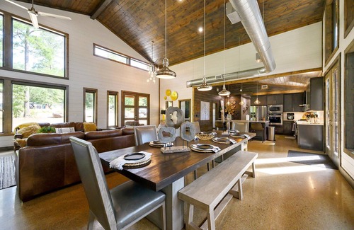 Hochatown House | Luxe Retreat-7BR-Basketball Ct & More!