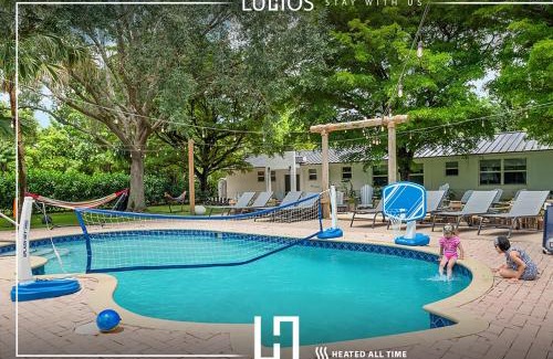 Ludlam House | Luxe Retreat with Private Beach & Pool Paradise L53