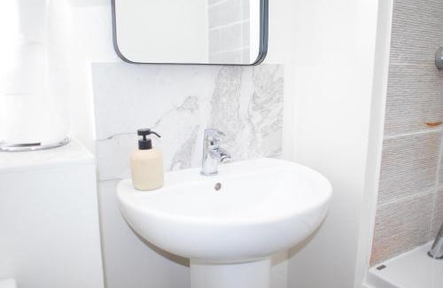 Belle Vue House | Luxe stylish stay in central Manchester