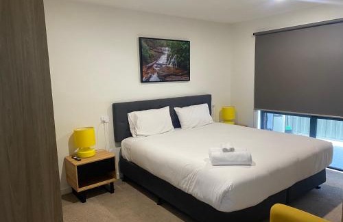 Kings Meadows Apartment | Luxe & Superior 2BR Villas Patio Free Parking & Wifi