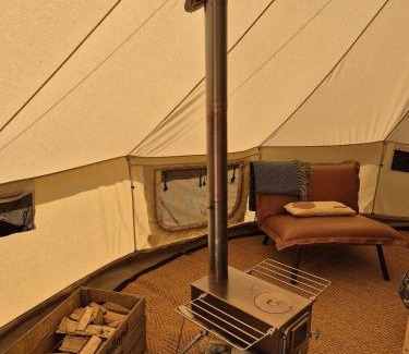 Grythyttan Other | Luxe tent met uitzicht op het bos en met Sauna en hottub