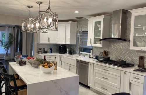 Mahwah House | Luxe Villa Private Heated Pool HotTub 30 Min to NYCn