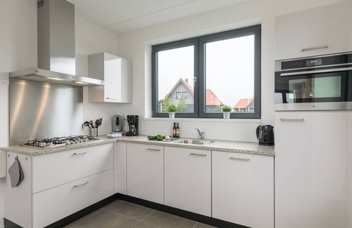 Ossenzijl Villa | Luxious water villa with two bathrooms, at the Frisian Lakes