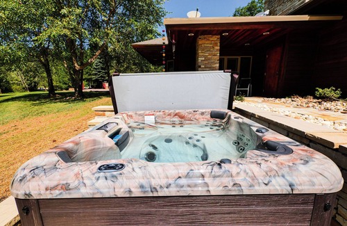 Farmington House | Luxuriant Frank Lloyd Wright Inspired Accommodations-The Dream House