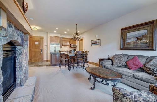 River Run Condo | Luxurious 1 BR in River Run Village with Ski in ski out by RedAwning