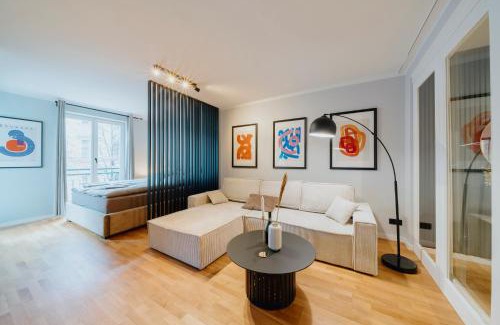 West Berlin Centre Apartment | Luxurious 105m2 Penthouse in Prime Location 4 Bedroms & Balcony