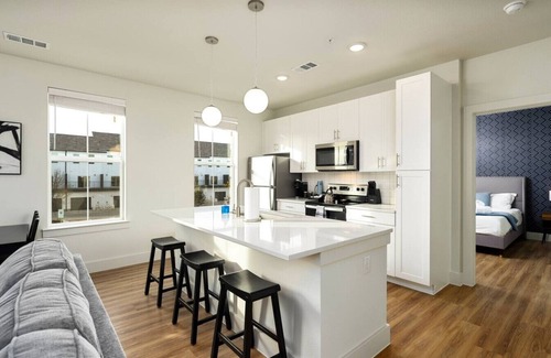Pflugerville Apartment | Luxurious 1BR Gem – Steps from the Action