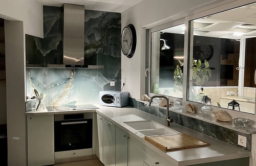 Saronida Apartment | Luxurious 2-bed Seaside Apartment in Saronida