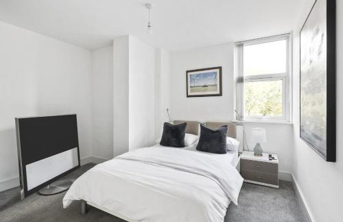 Chelmsford Apartment | Luxurious 2 Bedroom Apartment with Free Parking in Chelmsford City Centre