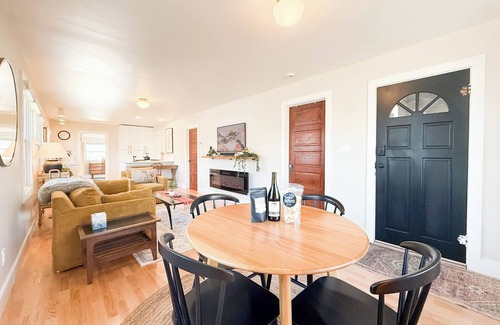 Newberg House | Luxurious 2-bedroom haven with hot tub in the heart of Oregon wine country!