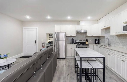 Surrey Newton Apartment | Luxurious 2BR Guest Suite in Surrey