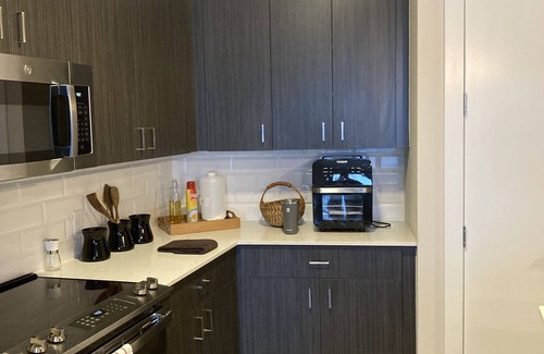 Troy Condo | Luxurious 3/2 Condo in Troy's Finest Building – Prime Location for World-Class